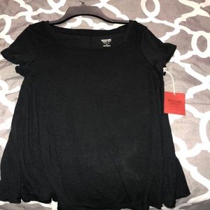 Women short sleeve scoop neck relaxed T-shirt